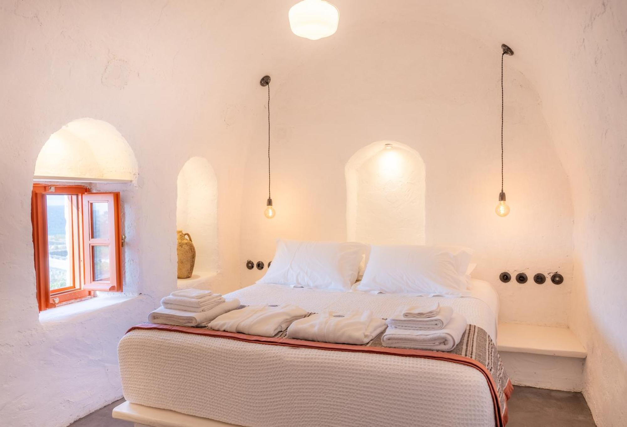 Santa Irini Retreat Hotel Thirasia Exterior photo