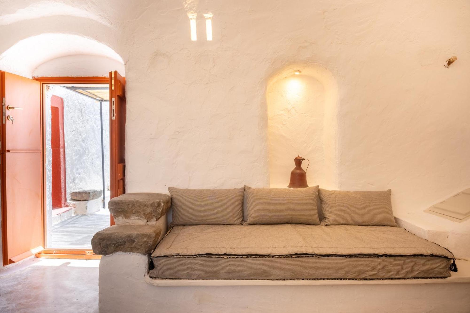 Santa Irini Retreat Hotel Thirasia Exterior photo