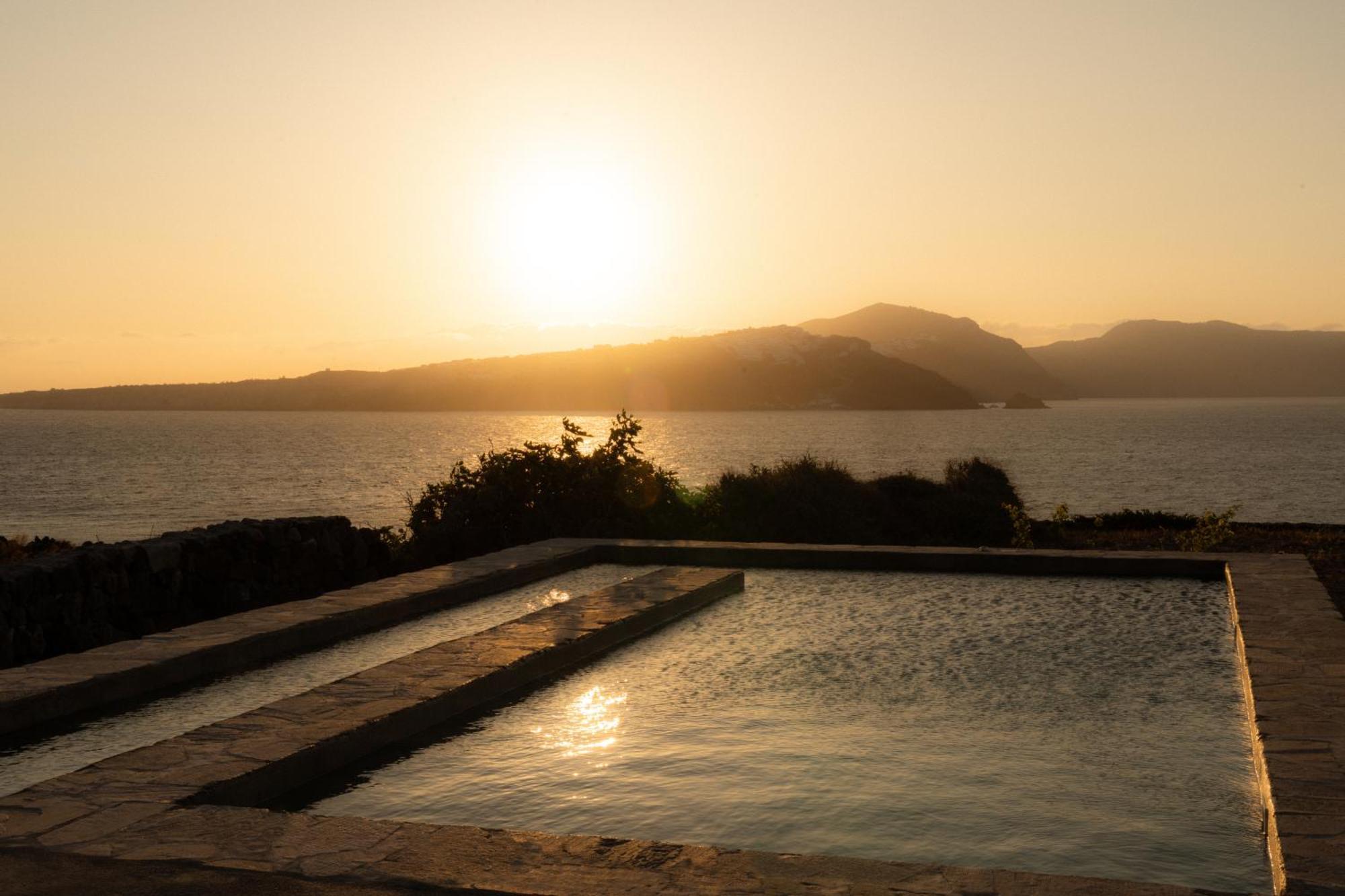 Santa Irini Retreat Hotel Thirasia Exterior photo